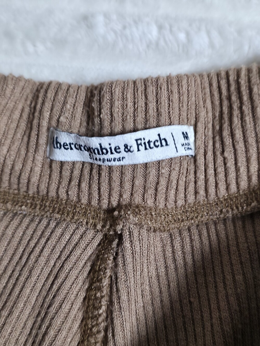 Set Abercrombie & Fitch Sleepwear Pajama Set, Medium, Tan, Sweatpants, Camisole - Picture 9 of 10